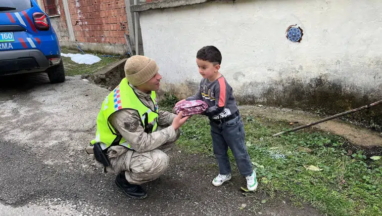 Gümüşhane'de minik kalplere Jandarma dokunuşu