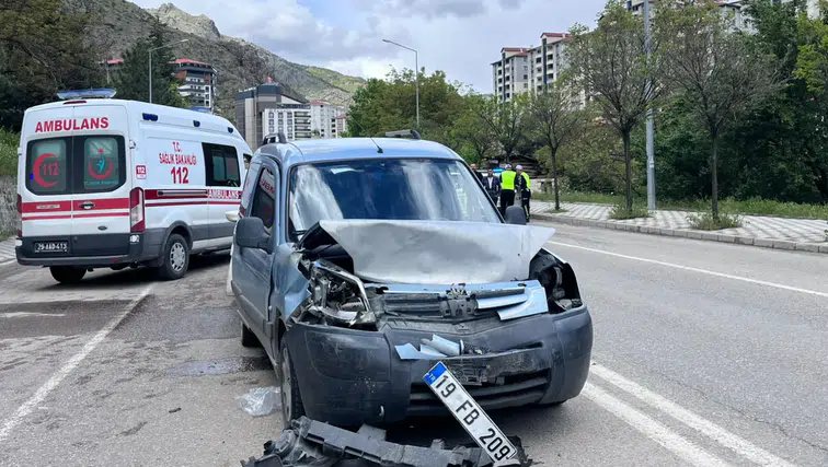 Gümüşhane'de 4 Aracın Karıştığı Zincirleme Trafik Kazasında 4 Kişi Yaralandı