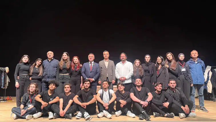 Gümüşhane Üniversitesi Tiyatro Kulübü Sezonu 52 Etkinlikle Tamamladı
