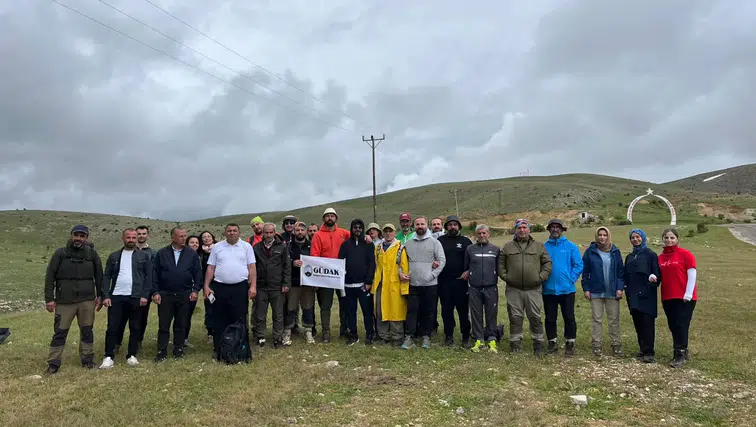 Çimen Dağı Eteklerinde Sarı Bahar: GÜDAK Cami Yurdu Yaylası'ndaydı
