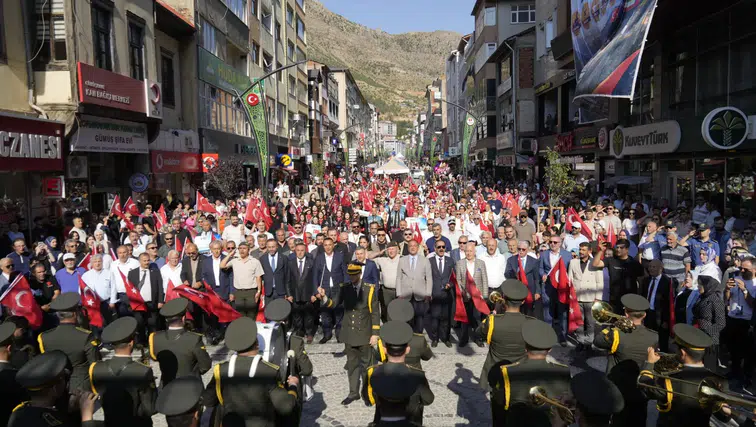 Gümüşhane Caddelerinde Renkli Görüntüler: Altı Ülke Aynı Sahnede Buluştu