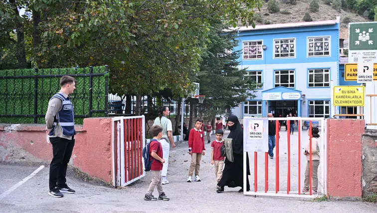 Gümüşhane Emniyetinden Okul Çevrelerinde Sıkı Güvenlik Tedbiri