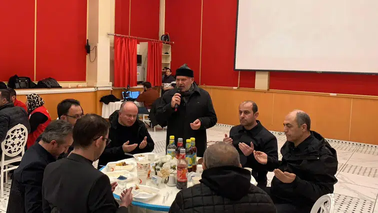 Gümüşhane’de Gönül Sofrası: Kızılay’dan 300 Kişilik "Anne Eli" İftarı