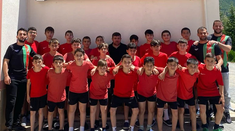 Gümüşhanespor tesislerini Torul Futbol Akademisi’ne açtı