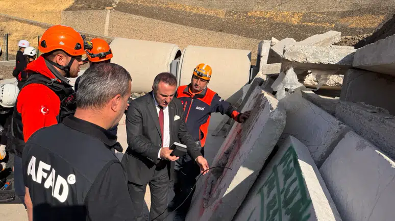 Üniversite öğrencilerine “Enkazda Arama-Kurtarma” eğitimi