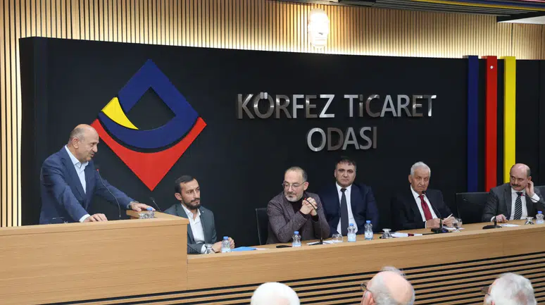 Siyasetin Dev İsimleri Kocaeli'de Buluştu: Gümüşhaneli Bakan Sungurlu Bir Ömrü Anlattı!