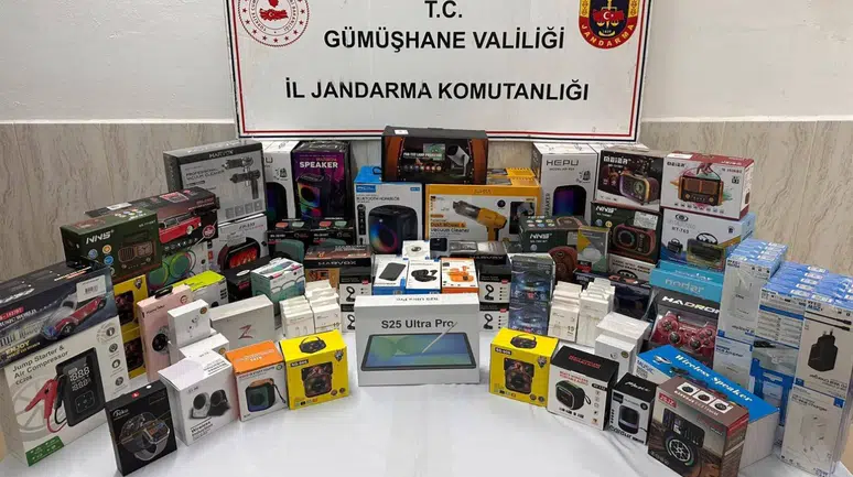 Jandarma yol kontrolünde 500 bin TL değerinde kaçak elektronik ürün ele geçirdi