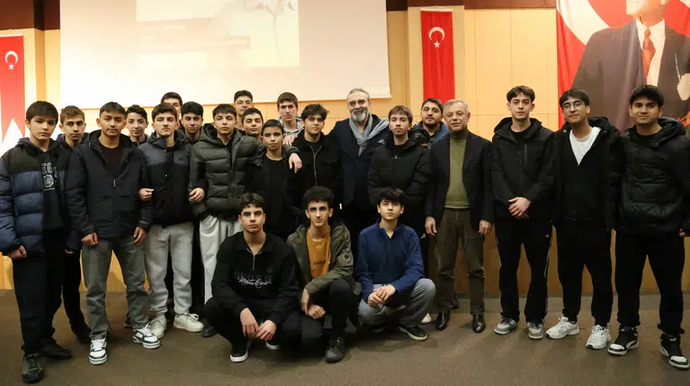 Gümüşhane Üniversitesi’nde Ramazan İklimi: Senai Demirci “Gönül Hekimi” Olarak Kürsüdeydi