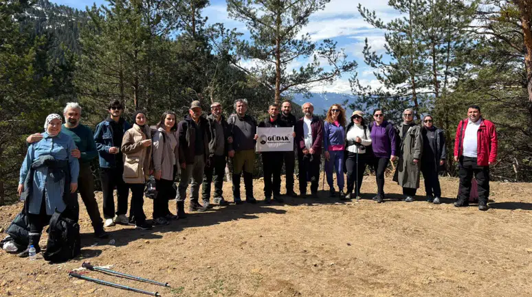 Godanas Ormanlarını 14 kilometre yürüyerek aştılar!