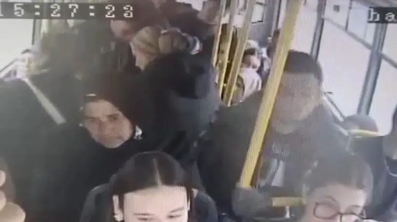 Gümüşhane'de fenalaşan yolcu hastaneye dolmuşla yetiştirildi