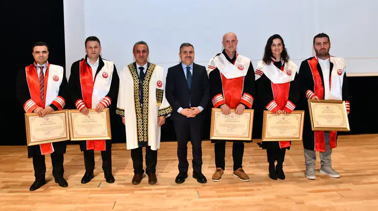 Gümüşhane Üniversitesi’nde bilimsel başarı ve akademik emek ödüllendirildi