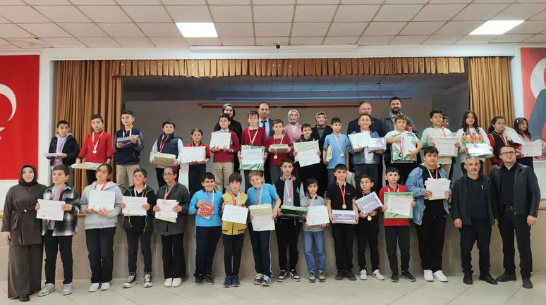 Gümüşhane'de Akıl ve Zekâ Oyunları İl Finalleri Tamamlandı: Şampiyonlar Ödüllerini Aldı