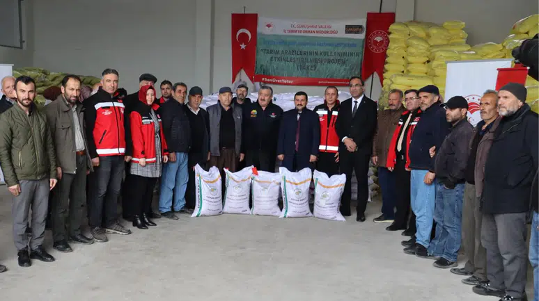 55 ton dağıtıldı: Devletten tarlasını ekene büyük destek