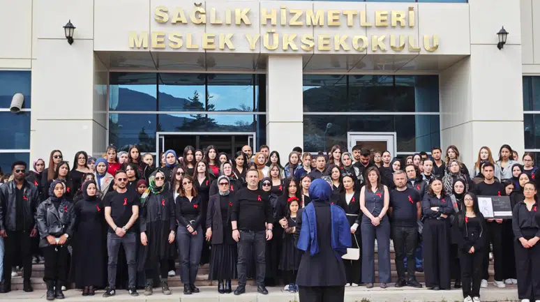 Gümüşhane Üniversitesinde siyahlı protesto!