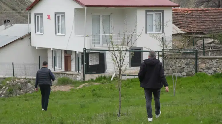 Gümüşhane'de Korkutan Görüntüler! "Balkona Çıktım, Ayıyla Karşı Karşıya Kaldım"