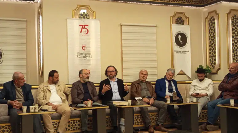 "Evde Konuşuyorsunuz Telefonunuza Reklamı Geliyor!" Prof. Dr. Emre Aslan'dan Çarpıcı Yapay Zeka Uyarısı