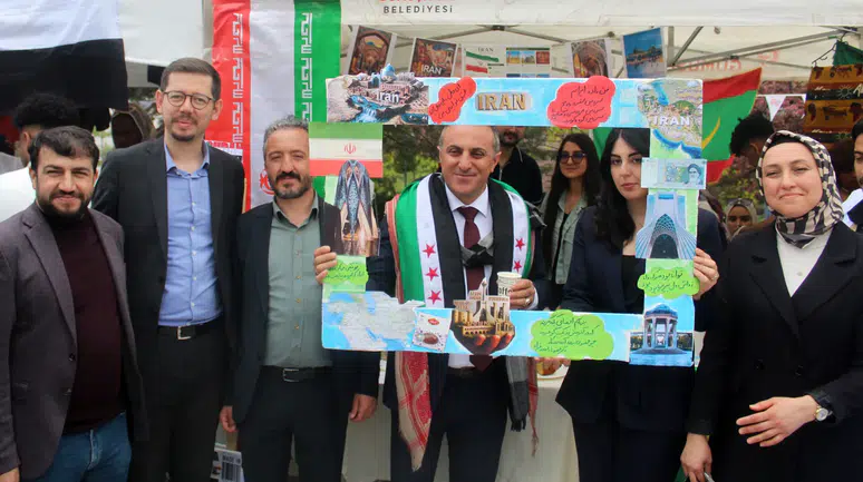 Gümüşhane'de Renkli Görüntüler! 17 Ülkenin Öğrencileri Aynı Sahnede Buluştu