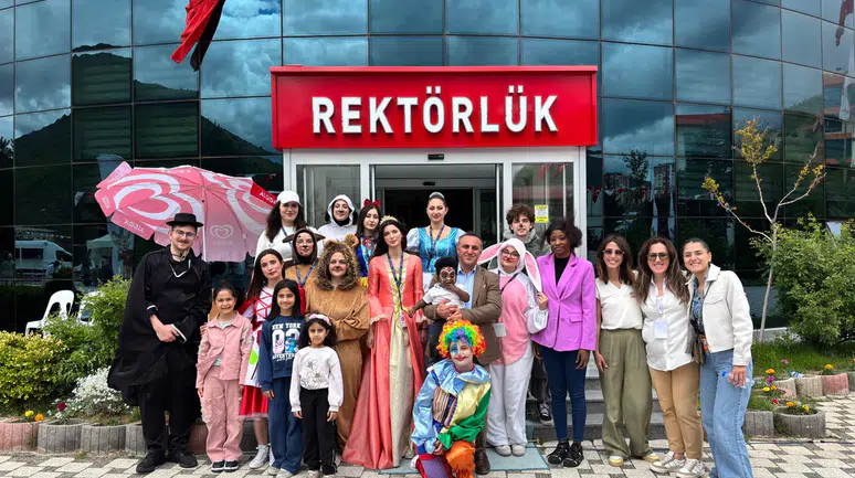 Gümüşhane Üniversitesi Ev Sahipliğinde İkinci Çocuk Oyun Şenliği Gerçekleştirildi