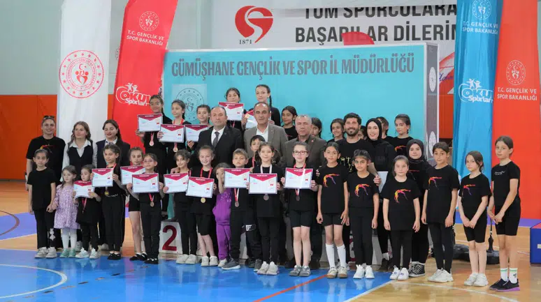 Gümüşhane'de ilk kez düzenlenen jimnastik turnuvasında madalya heyecanı
