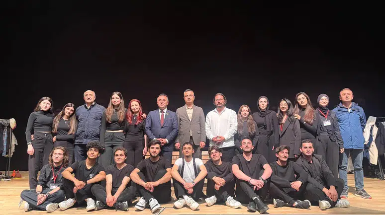 Gümüşhane Üniversitesi Tiyatro Kulübü Sezonu 52 Etkinlikle Tamamladı