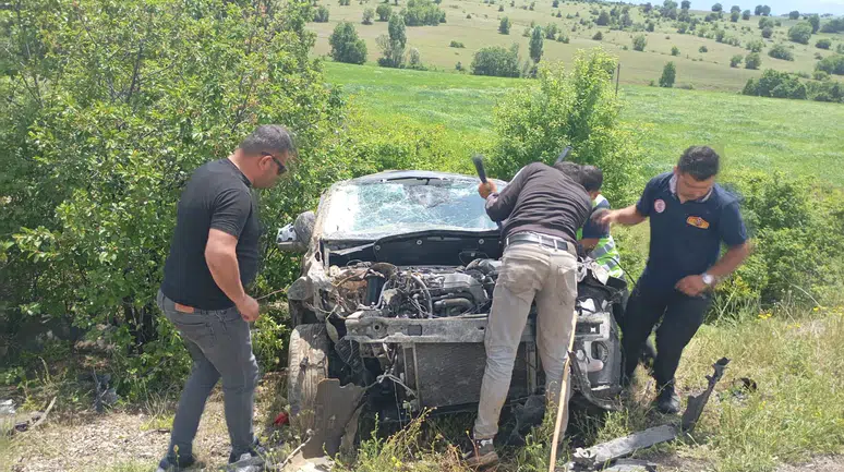 Kelkit-Şiran Yolunda Feci Kaza! Hafif Ticari Araç Şarampole Yuvarlandı: Ölü ve Yaralılar Var