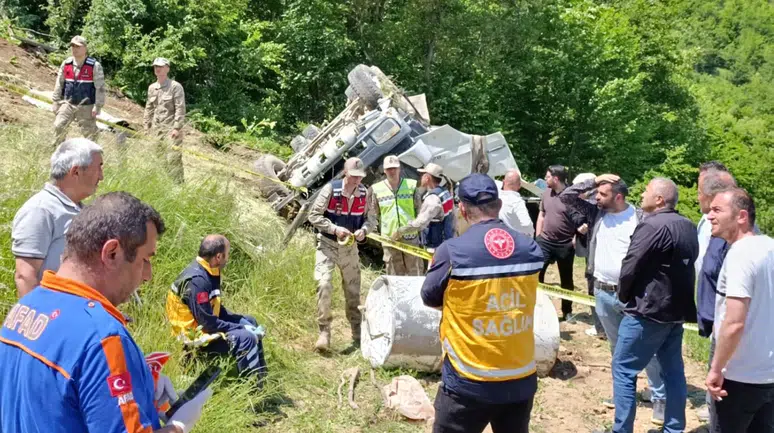 Kürtün'de beton mikseri 150 metrelik yamaçtan yuvarlandı: 2 ölü, 1 yaralı