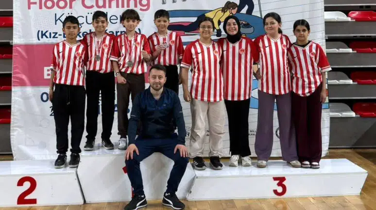 Mehmet Akif Ersoy İmam Hatip Ortaokulu Sivas'tan Türkiye İkinciliğiyle Döndü