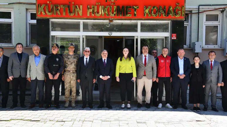 Vali Atay Kürtün’e Çıkarma Yaptı: Şehit Ailesinden Muhtarlara Yoğun Mesai