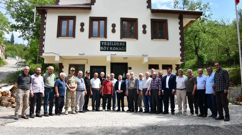 Vali Cevdet Atay, Yeşildere Köyünde vatandaşların taleplerini dinledi