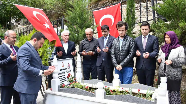 Şehit Öğretmen Necmettin Yılmaz Kabri Başında Dualarla Anıldı