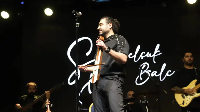 Bahçeli Beldesi'nde Yaz Coşkusu: Çocuk Şenliği ve Dev Konser Yoğun Katılımla Gerçekleşti