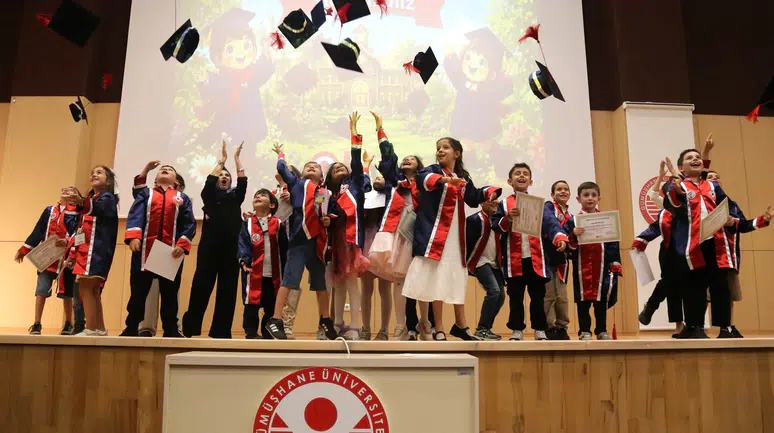 Minikler Üniversiteden Mezun Oldu: Gümüşhane'de Renkli Tören