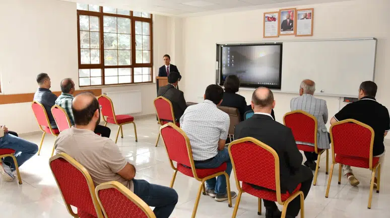 Gümüşhane'de Eğitim Kurumu Yöneticileri Eğitimi Semineri Başladı