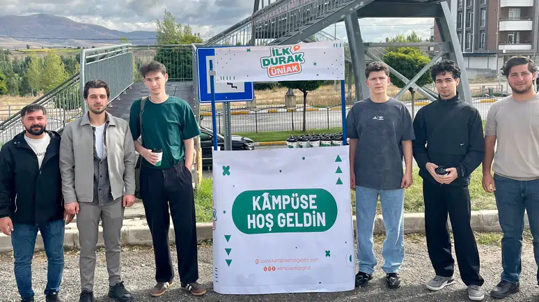 ÜniAK Gümüşhane'den Gençlere Kampüste Sıcak Karşılama