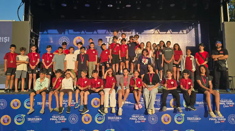 Gümüşhane Triatlon Ekibi Ordu'daki Bölgesel Lig Finali'nden 4 Kupa ve Madalyalarla Döndü