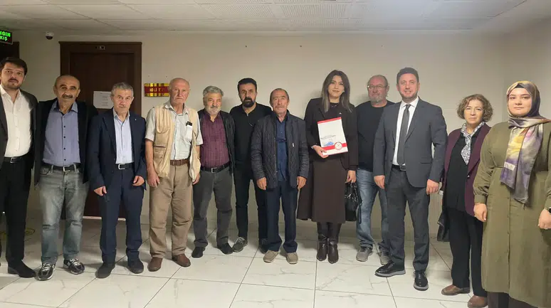 Yeni Parti Gümüşhane Merkez İlçe Başkanı Belgin Öktem Mazbatasını Alarak Görevine Başladı