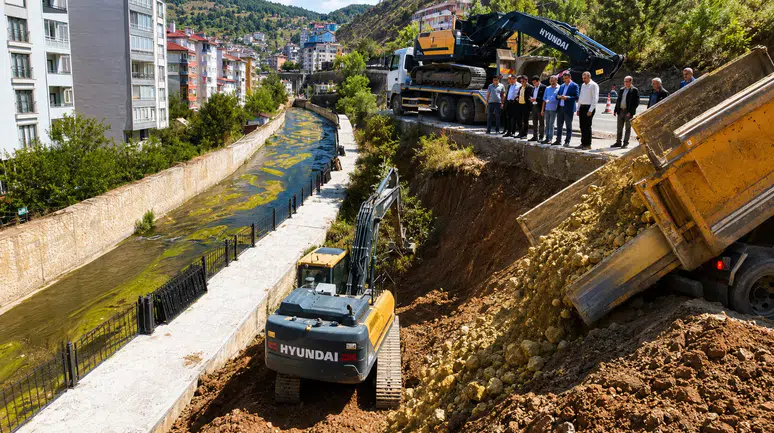 Gümüşhane’de Şehir İçi Trafiği Rahatlatacak Dev Adım: İlk Kazma Vuruldu
