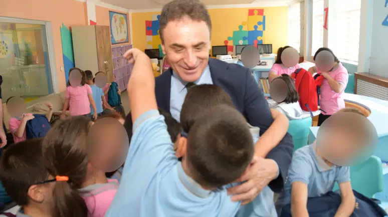 Gümüşhane’de Örnek Öğrenciler Kırtasiye Malzemesiyle Ödüllendirildi