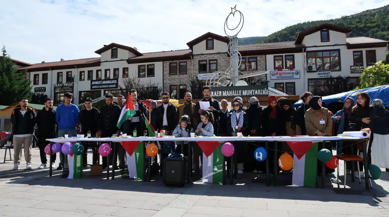 Gazze'deki İnsani Drama Gümüşhane'den Fırça Darbesiyle Tepki