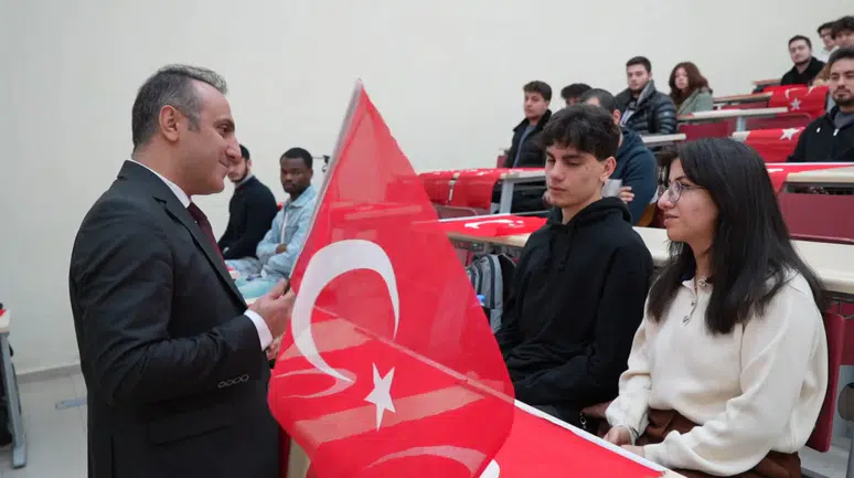 Gümüşhane Üniversitesi’nde ilk ders Türk Bayrağı’na ayrıldı