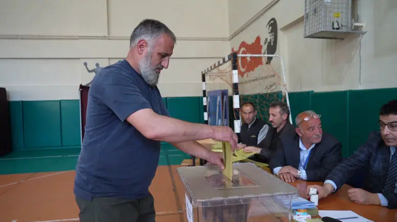 Gümüşhane Tekke Beldesinde Tarihi Ara Seçim: Sandıklar Kuruldu, Oy Verme İşlemi Başladı