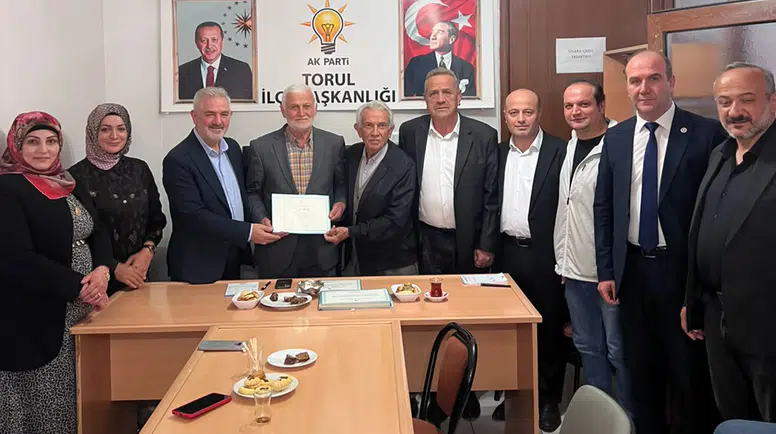 AK Parti'nin Sahada İlk Durağı Torul Oldu: İhtiyaçlar Tek Tek Not Edildi