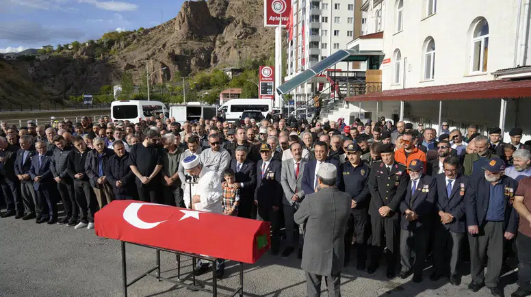 Kıbrıs Gazisi İlyas Kullukçu son yolculuğuna uğurlandı