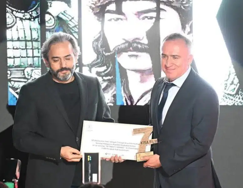 Gümüşhaneli senarist Elvan Ezber, en iyi senaryo ödülünü aldı