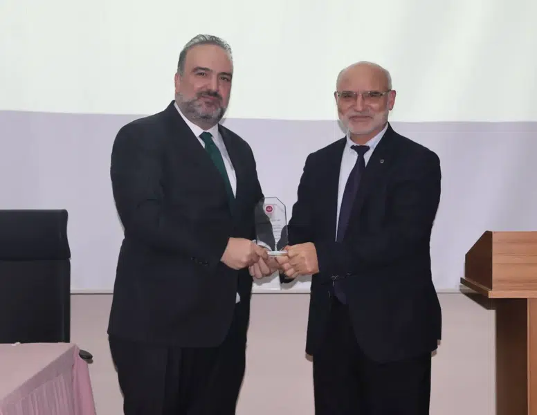 Gümüşhane’de Mevlid-i Nebi Coşkusu: 'Hz. Peygamber ve Aile Hayatı' Konferansı Düzenlendi