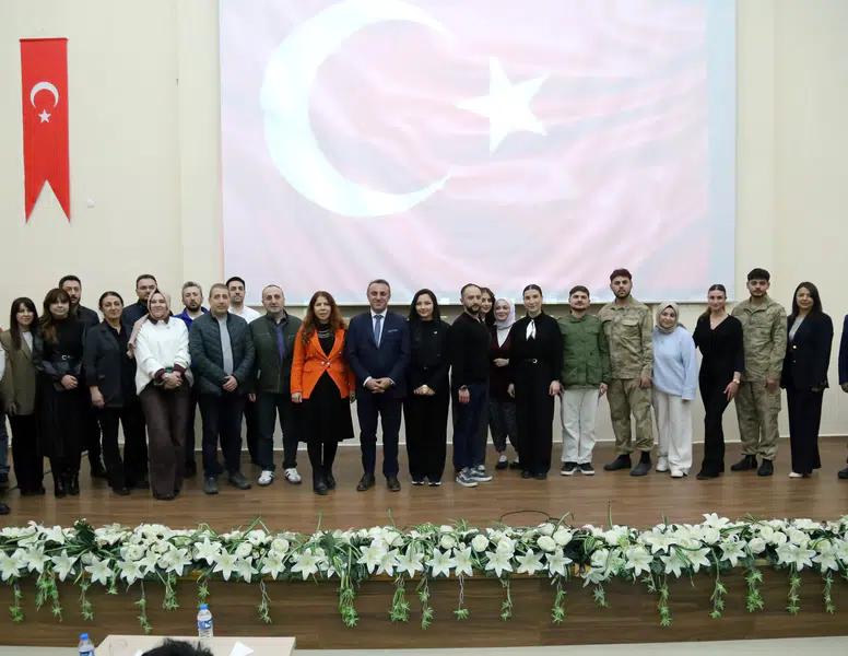 Gümüşhane'de duygusal anlar: "Kınalı Hasan" sahne alınca salon gözyaşlarına boğuldu!