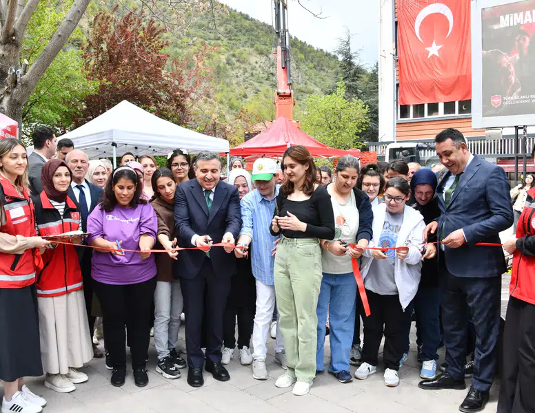 Fatih Parkı’nda Engel Tanımayan Buluşma: El Emeği Ürünler Göz Kamaştırdı