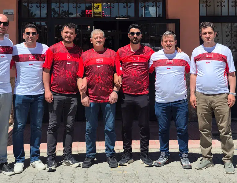Kelkit Türk Eğitim-Sen’den öğretmen babalara ve baba adaylarına ay-yıldızlı babalar günü hediyesi