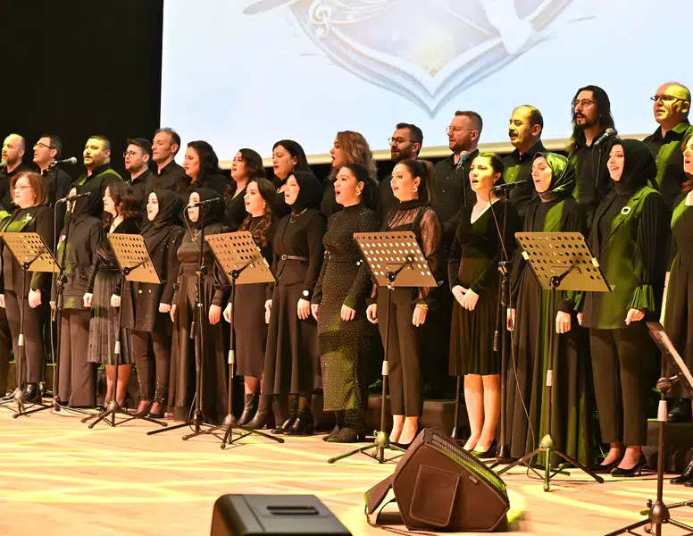 Gümüşhane’de sahne öğretmenlerin! Maarif Korosu’ndan unutulmaz sanat gecesi