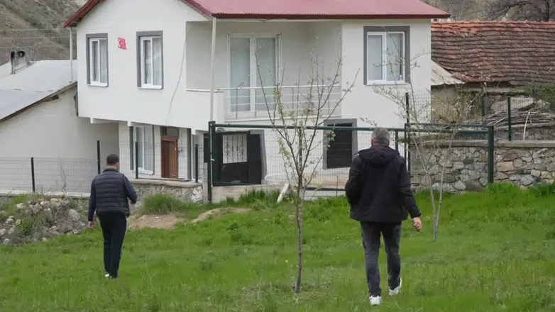 Gümüşhane'de Korkutan Görüntüler! "Balkona Çıktım, Ayıyla Karşı Karşıya Kaldım"